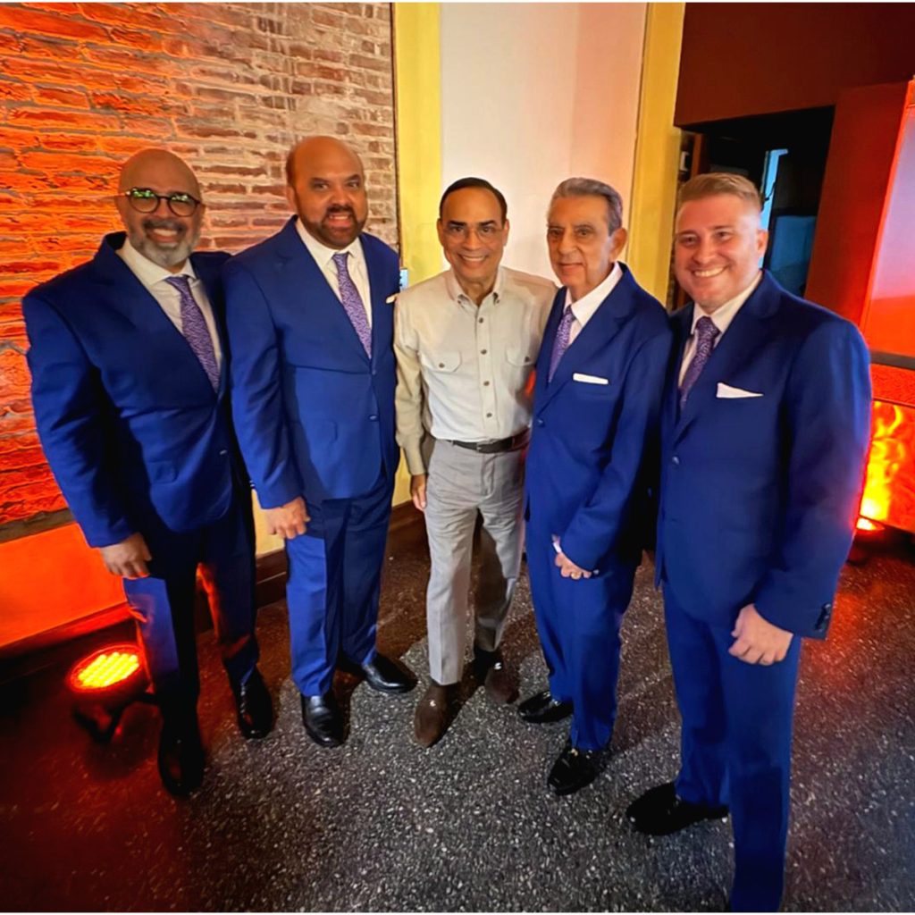 Los-Hispanos-con-Gilberto-Santarrosa